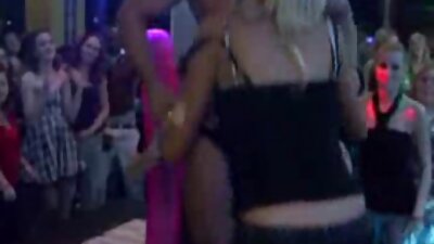 Busty szőke milf csaladiszex titkár rábaszik az irodában