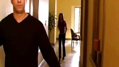 Zamatos ribanc Lena Paul szereti az érzést, egy kemény családiszexvideok szúrás a seggébe