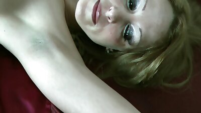 Tetovált szőke jól néz csaladi sex videok ki meztelenül