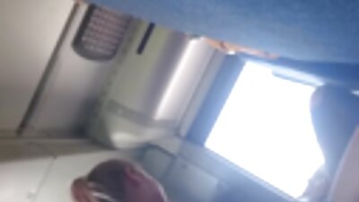 MILF Dafna lehet, hogy egyedül simogatja a pornó családi puncija