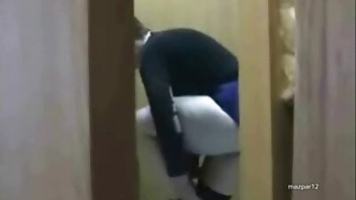 Latin szex bomba Alina Belle ad a szopást, rábaszik családi szexvideók a konyhában