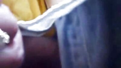 Nagymellű nő családi szexvideok egy kibaszott nős férfi